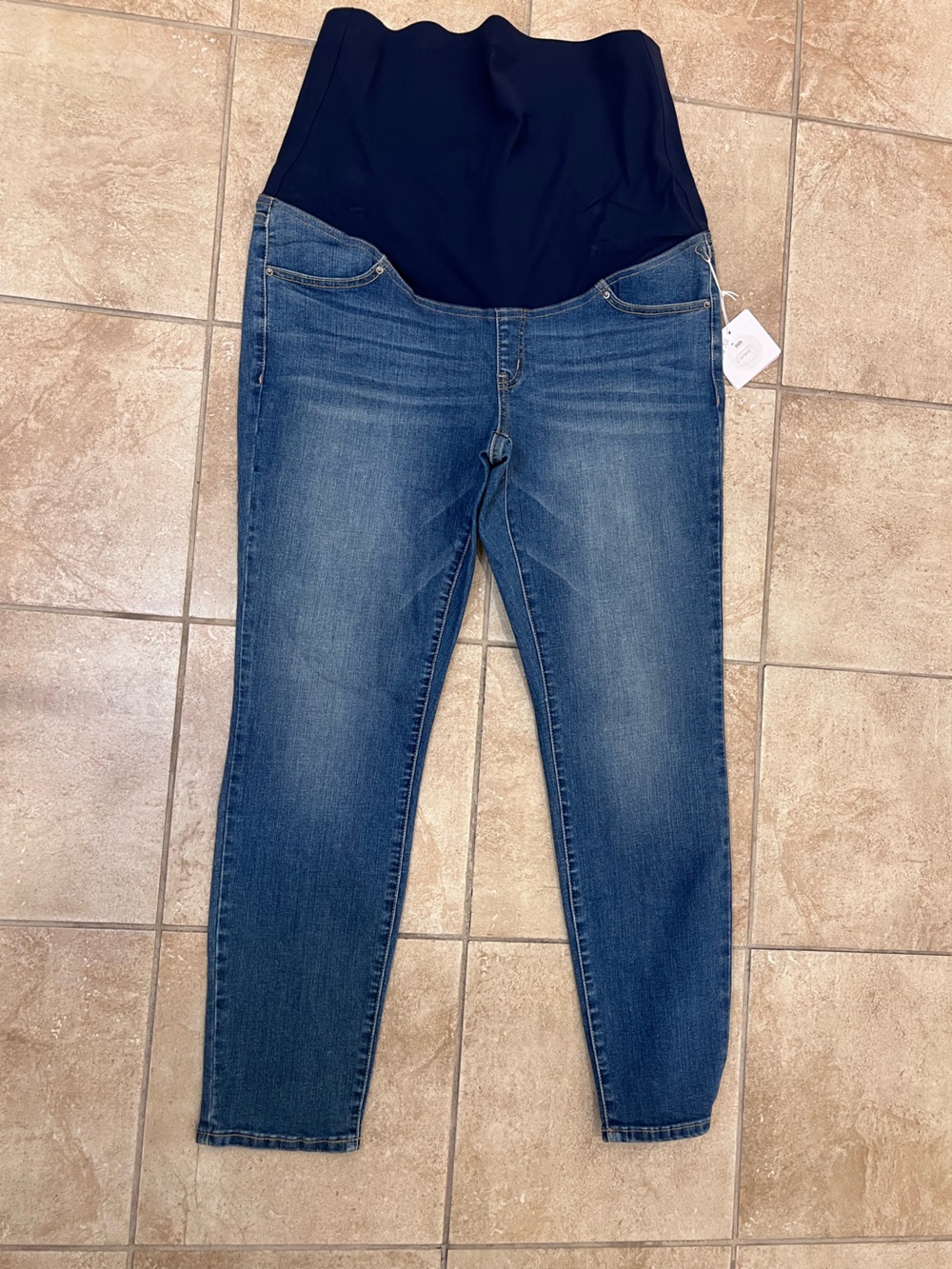 Ingrid & Isabel Stretch Maternity Skinny Jeans in Medium Blue Wash